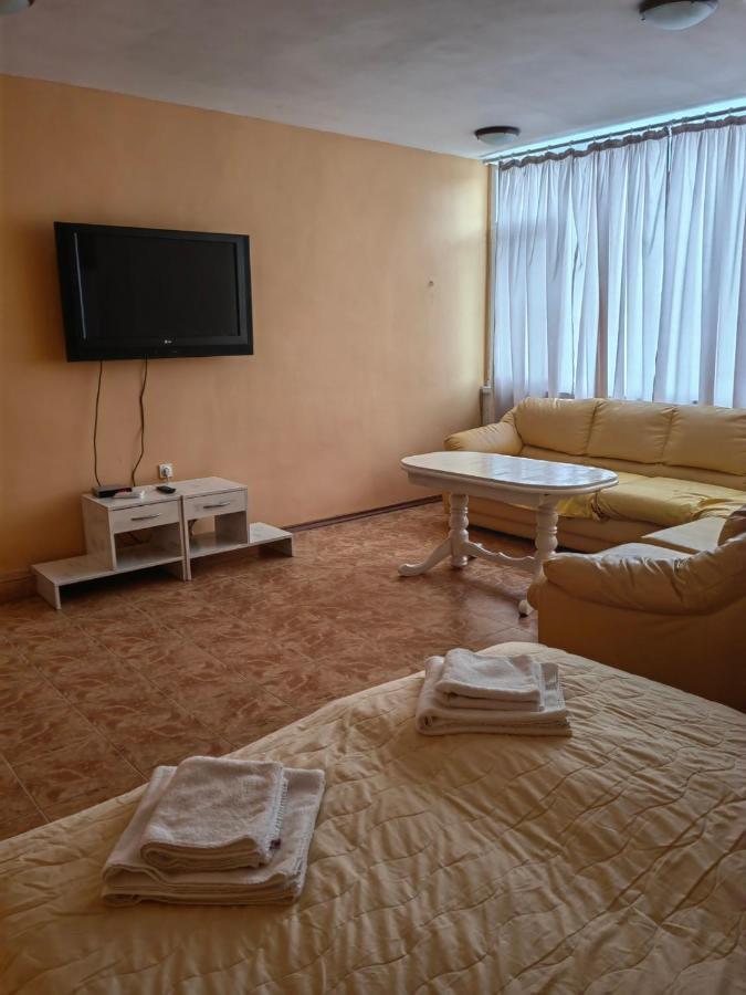 Хотел Тримата Мускетари Varna Extérieur photo