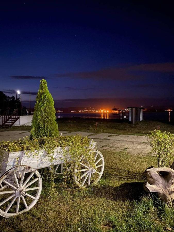 Хотел Тримата Мускетари Varna Extérieur photo